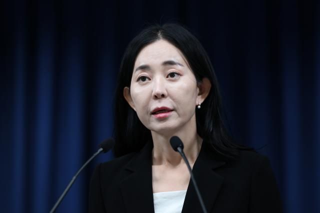 정혜전 대통령실 대변인이 23일 서울 용산 대통령실 청사에서 현안에 대해 브리핑하고 있다 사진연합뉴스 