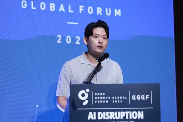 정진우 트웰브랩스 COO가 26일 글로벌 초격차 AI 기업 육성을 위한 과제라는 주제로 발표를 하고 있다 사진유대길 기자