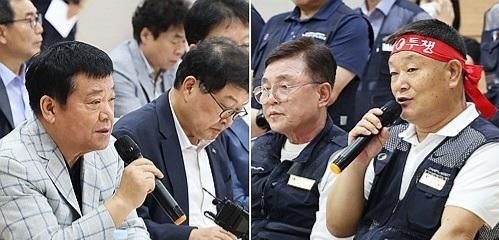 김기성 경기도버스운송사업조합 이사장왼쪽과 이기천 경기도버스노동조합협의회 의장이 발언하고 있다 사진연합뉴스