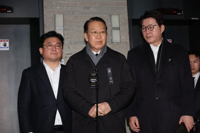 국민의힘 권영세 비상대책위원장이 1일 오전 서울 여의도 국민의힘 중앙당사에서 열린 현안관련 비공개 회의를 마치고 나와 취재진 앞에서 발언하고 있다 사진연합뉴스