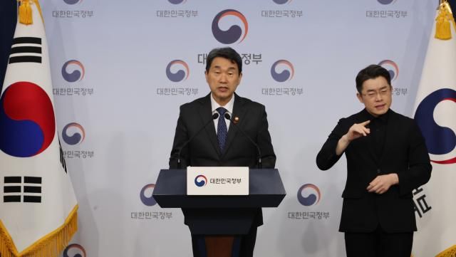 이주호 부총리 겸 교육부 장관이 10일 서울 종로구 정부서울청사 별관에서 2025년 교육부 주요 업무 추진계획의 주요 내용을 설명하고 있다 2025110 사진연합뉴스 