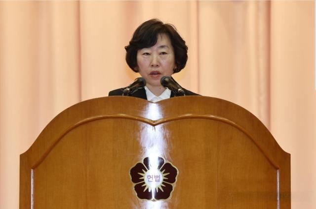 정계선&nbsp;신임 헌법재판관이 2일 오전 서울 종로구 헌법재판소에서 열린 취임식에서 취임사를 하고 있다 202512 사진연합뉴스