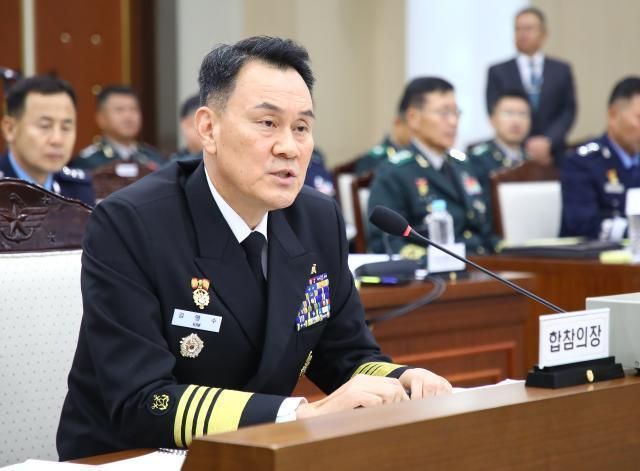 김명수 합참의장이 지난 10월 10일 서울 용산구 합동참모본부에서 열린 국회 국방위원회 국정감사에서 의원들의 질의에 답하고 있다 사진국회사진기자단 