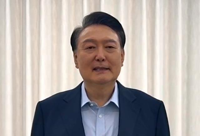 윤석열 대통령 공수처 출석 관련 담화 서울연합뉴스 한상균 기자 윤석열 대통령이 15일 공수처 출석 관련 대국민 담화를 하고 있다 2025115 대통령실 제공 재판매 및 DB 금지 xyzynacokr2025-01-15 111223 저작권자 ⓒ ㈜연합뉴스 무단 전재 재배포 금지 AI 학습 및 활용 금지저작권자 ⓒ ㈜연합뉴스 무단 전재 재배포 금지 AI 학습 및 활용 금지