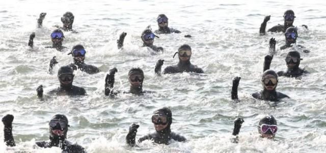 바다서 혹한기 훈련 중인 해군 심해잠수사들 사진연합뉴스 