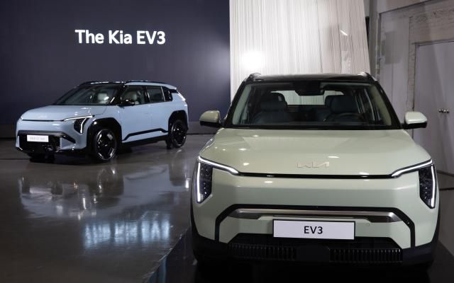 기아가 지난 22일 서울 성동구 기아 EV 언플러그드 그라운드에서 콤팩트 SUV 전기차 더 기아 EV3를 공개하고 있다 20240522사진유대길 기자 dbeorlf123ajunewscom