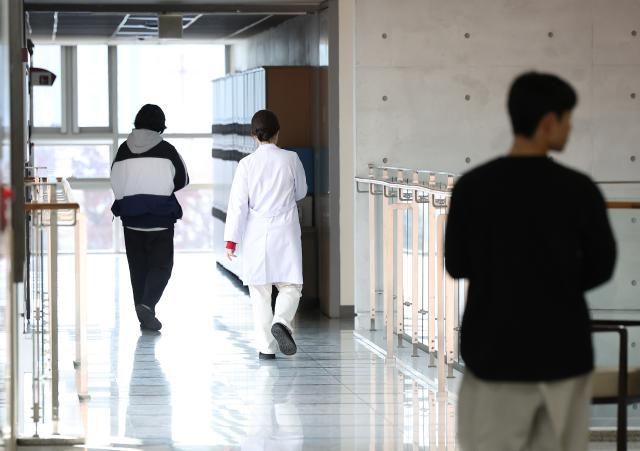 대한의과대학·의학전문대학원학생협회의대협는 공지문을 통해 지난해 11월 15일 확대전체학생대표자총회의 의결을 받들어 의대협의 2025학년도 투쟁을 휴학계 제출로 진행한다고 5일 밝혔다 사진연합뉴스