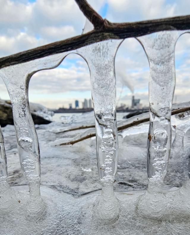 추위에 갇힌 도심 서울연합뉴스 서대연 기자 서울 최저기온이 영하 78도까지 떨어지며 맹추위가 찾아온 23일 오전 서울 영등포구 여의도 한강 주변에 고드름이 얼어있다 20241223 dwiseynacokr2024-12-23 143113 저작권자 ⓒ ㈜연합뉴스 무단 전재 재배포 금지 AI 학습 및 활용 금지저작권자 ⓒ ㈜연합뉴스 무단 전재 재배포 금지 AI 학습 및 활용 금지