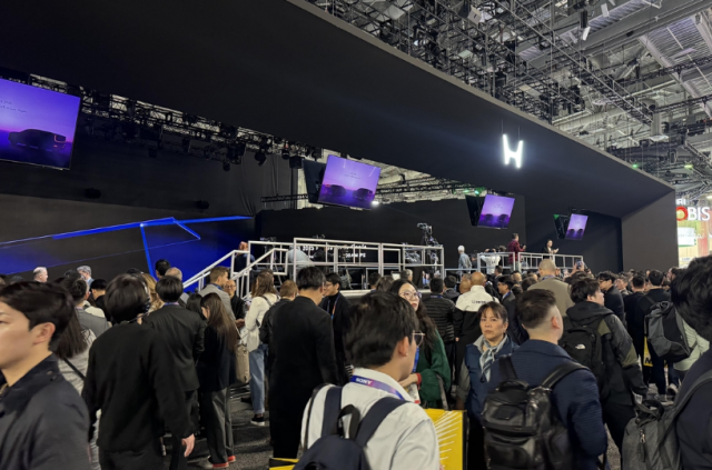 혼다 CES 2025 부스에 모인 관람객들 사진연합뉴스 