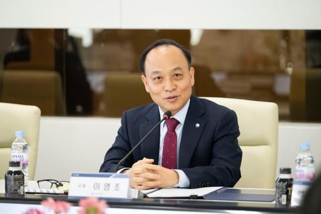 이영조 한국중부발전 사장이 지난달 30일 충남 보령 본사에서 열린 출입기자단과 간담회에서 발언을 하고 있다 사진한국중부발전