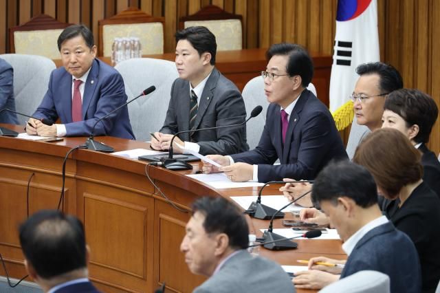 1일 서울 여의도 국회에서 열린 국민의힘 상임위원장 및 간사단 회의에서 국민의힘 송언석 원내대표가 발언하고 있다 사진연합뉴스