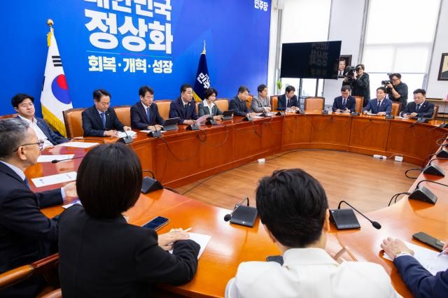 김병기 더불어민주당 원내대표가 1일 국회에서 열린 정책조정회의에서 발언을 하고 있다 사진연합뉴스