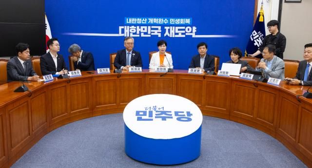 더불어민주당 3대 특검 특별위원회 위원장인 전현희 의원이 1일 국회에서 열린 특위 회의에서 인사말을 하고 있다 사진연합뉴스