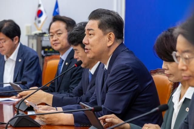 더불어민주당 김병기 원내대표가 1일 국회에서 열린 정책조정회의에서 발언하고 있다사진연합뉴스