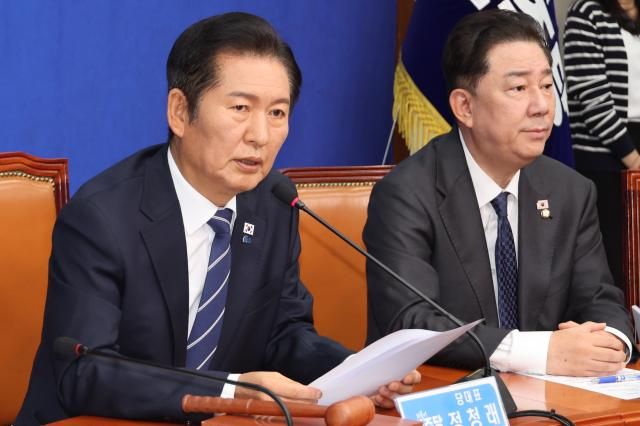 더불어민주당 정청래 대표가 10일 서울 여의도 국회에서 열린 최고위원회의에서 발언하고 있다사진연합뉴스