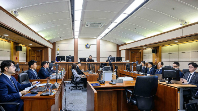 이진관 부장판사가 지난달 30일 서울 서초구 서울중앙지법에서 열린 한덕수 전 국무총리 내란 우두머리 방조 및 위증 등 혐의 사건 첫 재판에서 발언하고 있다 사진연합뉴스