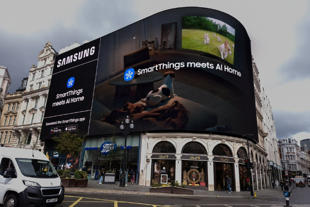 삼성전자가 런던 피커딜리 광장에서 진행 중인 스마트싱스로 완성한 AI 홈 영상 캠페인 사진삼성전자 연합뉴스