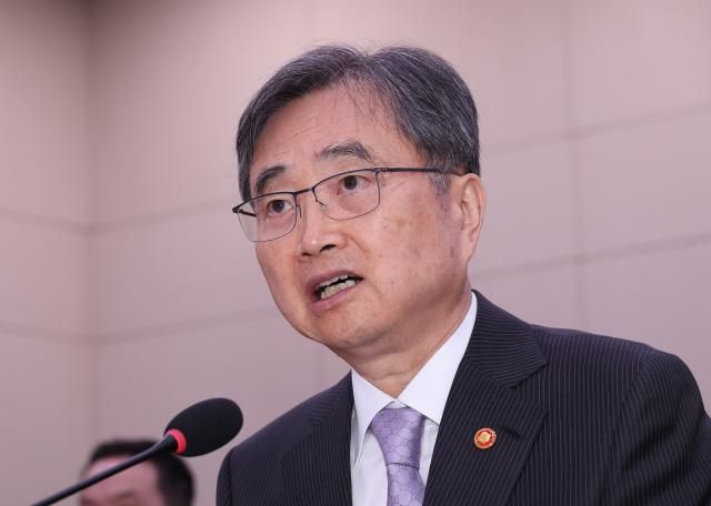 조현 외교부 장관이 13일 서울 여의도 국회에서 열린 외교통일위원회 국정감사에서 의원 질의에 답하고 있다 사진연합뉴스