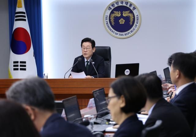 이재명 대통령이 13일 용산 대통령실에서 열린 수석보좌관회의에서 발언하고 있다사진연합뉴스