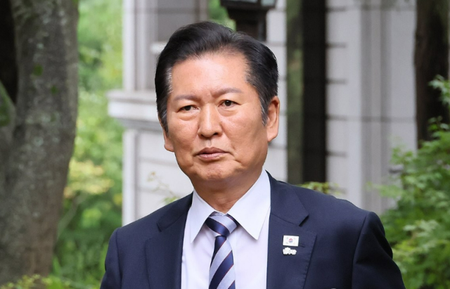 정청래 더불어민주당 대표가 지난 12일 서울 종로구 총리공관에서 열린 고위당정협의회에 참석하고 있다 사진연합뉴스