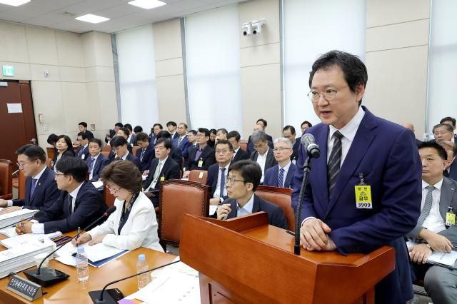 이재용 국가정보자원관리원장이 14일 서울 여의도 국회에서 열린 행정안전위원회 국정감사에서 의원 질의에 답변하고 있다 사진연합뉴스