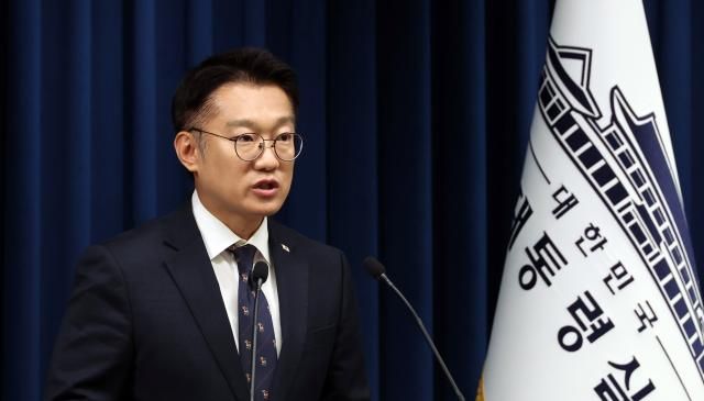 김남준 대통령실 대변인이 14일 용산 대통령실에서 현안 관련 브리핑을 하고 있다 사진연합뉴스