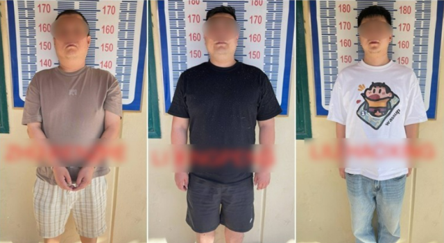온라인 스캠 범죄조직과 전쟁에 나선 캄보디아 당국 합동단속반이 지난 8월 캄폿주에서 펼친 단속 작전에서 체포한 중국인들을 현지 크메르타임스가 보도했다 이들 중국인 3명은 지난 8월 한국인 대학생이 캄보디아에서 고문당한 뒤 숨진 사건을 수사한 현지 검찰에 의해 살인 혐의로 재판에 넘겨졌다 사진연합뉴스