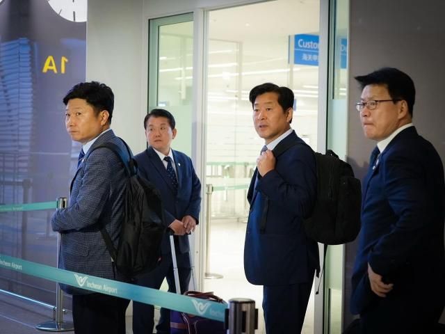 김병주 더불어민주당 최고위원이 캄보디아로 출국하는 모습 사진김병주 최고위원 사회관계망서비스