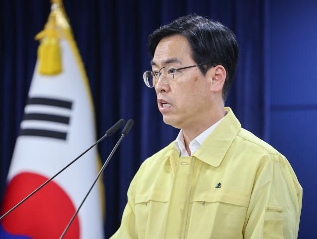 김민재 중앙재난안전대책본부 1차장행안부 차관이 지난 2일 정부서울청사에서 국가정보자원관리원 행정정보시스템 화재 관련 중대본 브리핑을 하고 있다 사진연합뉴스