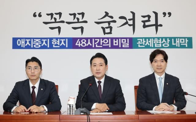 장동혁 국민의힘 대표가 17일 국회에서 기자 간담회를 하고 있다 사진연합뉴스