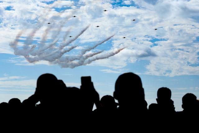 블랙이글스 지켜보는 시민들 