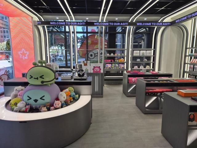 메이플 아지트 입구에 자리 잡은 굿즈샵 사진한영훈 기자