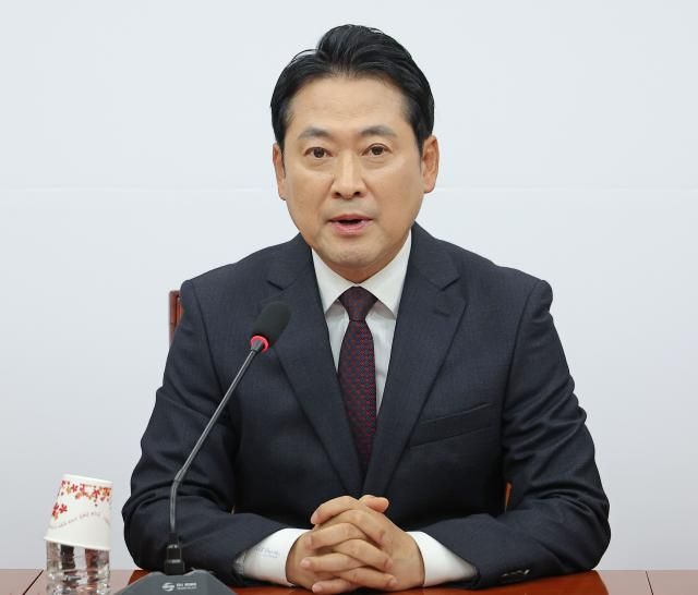 국민의힘 장동혁 대표가 17일 서울 여의도 국회에서 기자간담회를 하고 있다사진연합뉴스