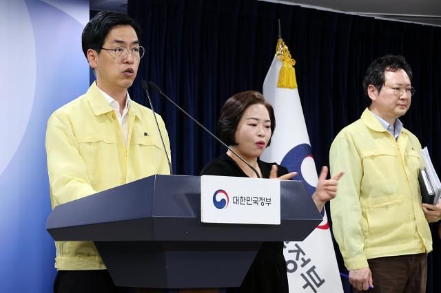 김민재 중대본 제1차장(행안부 차관)이 2일 오후 서울 종로구 정부서울청사에서 국가정보자원관리원 행정정보시스템 화재 관련 브리핑을 하고 있다. [사진=행안부]