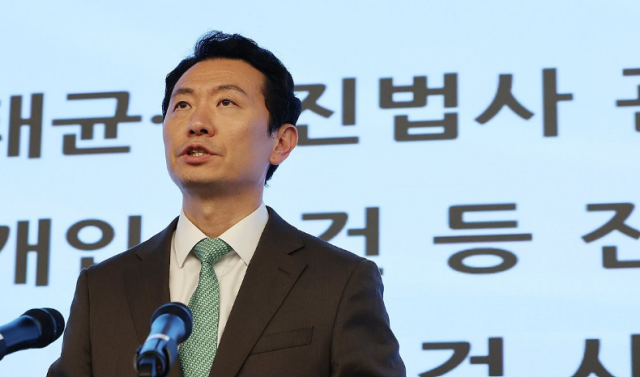 김건희 여사와 관련 의혹을 수사 중인 민중기 특별검사팀의 박상진 특검보가 2일 서울 종로구 특검 사무실에서 브리핑을 하고 있다 사진연합뉴스