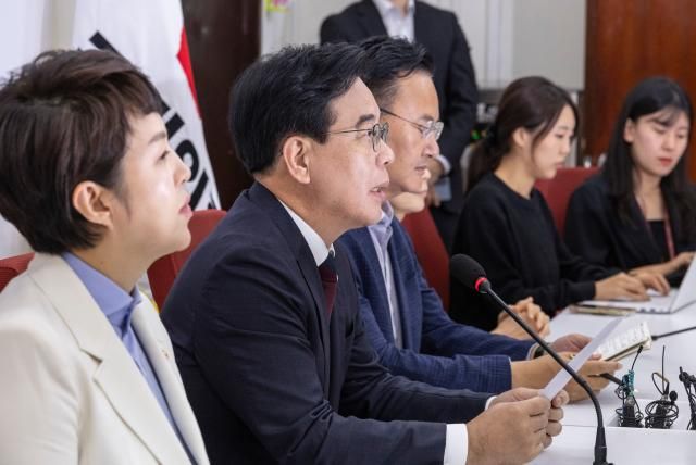 송언석 국민의힘 원내대표가 추석 연휴 시작을 앞둔 2일 국회에서 열린 기자간담회에서 발언하고 있다 사진연합뉴스