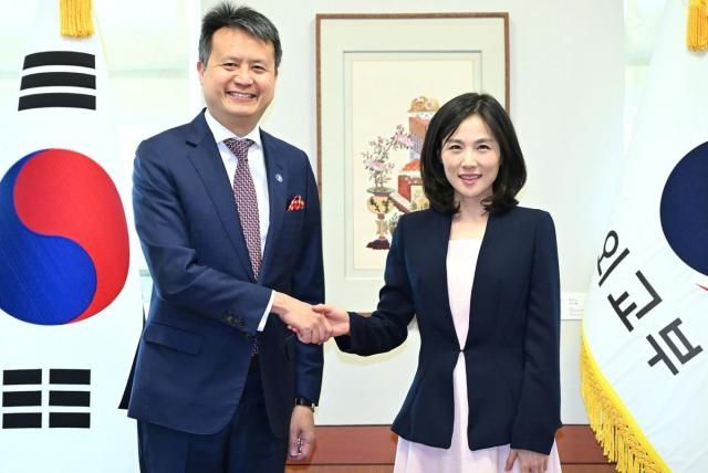 김진아오른쪽 외교부 제2차관과 다렌 탕 세계지식재산기구WIPO 사무총장 사진외교부