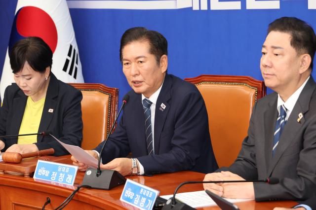 정청래 더불어민주당 대표가 2일 국회에서 열린 최고위원회의에서 발언하고 있다 사진연합뉴스