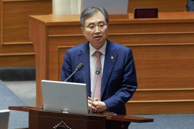 조현 외교부 장관이 16일 오후 서울 여의도 국회에서 열린 제429회 국회정기회 제6차 본회의에서 박충권 국민의힘 국회의원의 외교·통일·안보에 관한 질문에 답하고 있다 20250916사진유대길 기자 dbeorlf123ajunewscom