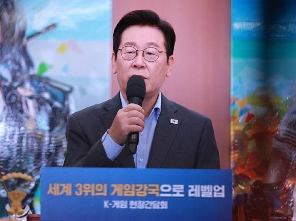 이재명 대통령이 15일 국내 게임사 크래프톤의 게임ㆍ문화 플랫폼 서울 성동구 펍지 성수에서 열린 K-게임 현장 간담회에서 발언하고 있다 사진대통령실통신사진기자단
