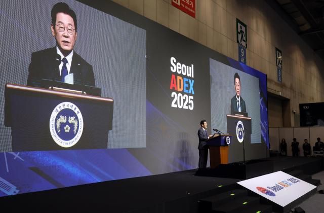 이재명 대통령이 20일 경기 고양시 킨텍스에서 열린 서울 ADEX 2025 개막식에서 축사하고 있다 사진연합뉴스