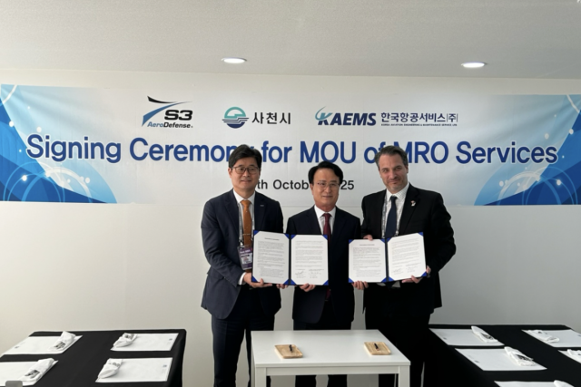 한국항공서비스KAEMS와 S3 Aero Defense가 항공기용 공압 터민 스타터 정비 능력 확보를 위한 업무협약을 체결하고 있다 사진KAEMS