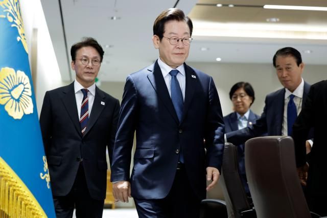 이재명 대통령이 21일 용산 대통령실에서 국무회의에 참석하고 있다 사진연합뉴스