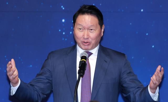 최태원 대한상공회의소 회장이 지난 10월 15일 서울 여의도 국회 사랑재에서 열린 사회적 대화 공동선언식에서 인사말을 하고 있다사진연합뉴스