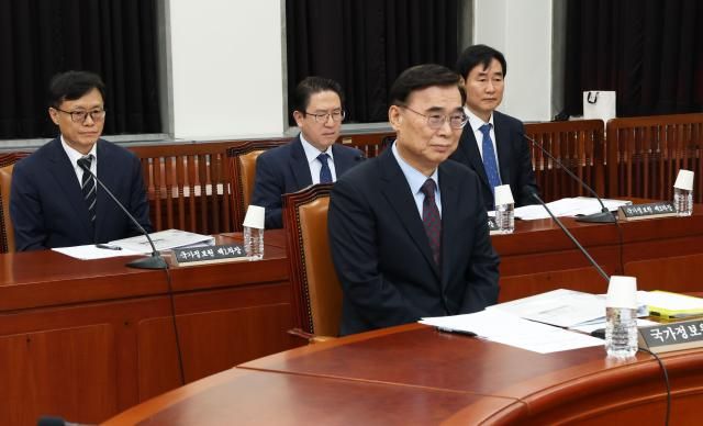 이종석 국가정보원장이 22일 서울 여의도 국회에서 열린 국회 정보위원회 전체회의에 출석해 있다 사진연합뉴스
