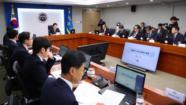 이재명 대통령이 23일 서울 용산 대통령실에서 열린 수석보좌관회의를 주재하고 있다사진연합뉴스