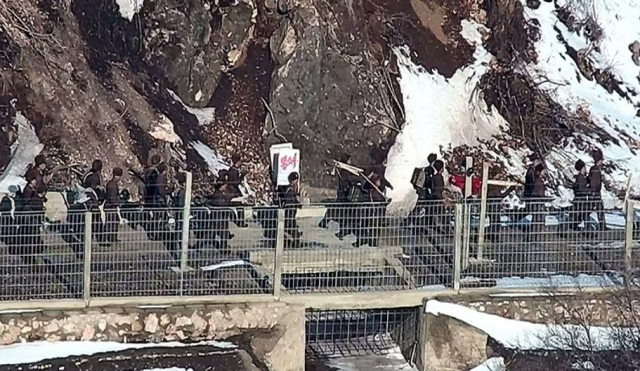 서부전선 GP 일대서 작업하는 북한군 모습 사진합참 제공