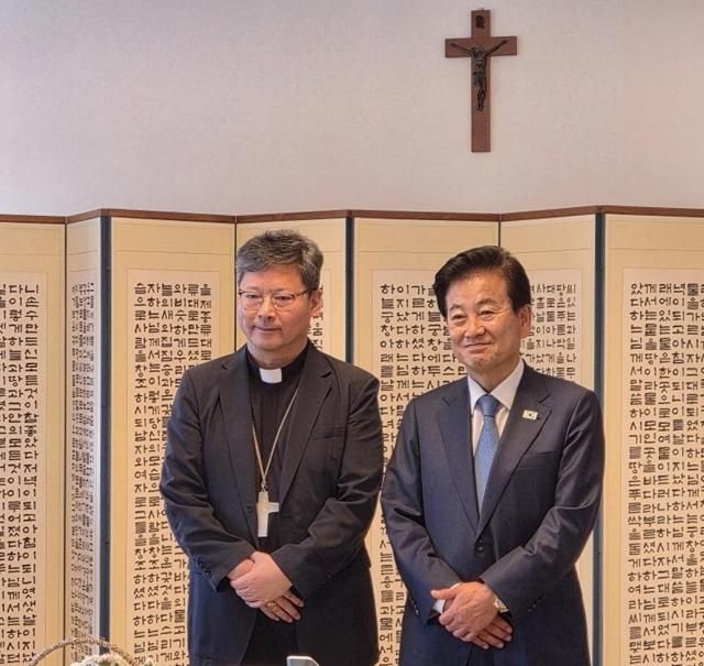 정동영 통일부 장관 정순택 대주교 예방 사진연합뉴스