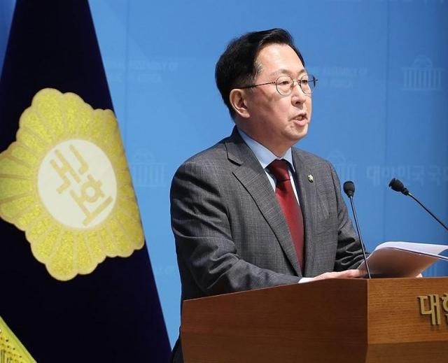 유용원 국민의힘 의원이 지난달 16일 서울 여의도 국회 소통관에서 파주 포병부대 모의탄 폭발 사고와 관련해 유사 사고 재발 방지를 위한 대책을 국방부에 요구하고 있다. [사진=연합뉴스]