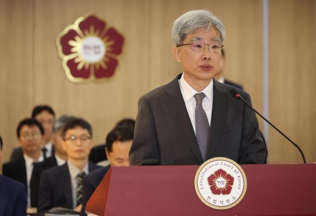 김상환 헌법재판소장이 17일 서울 종로구 헌법재판소에서 열린 헌법재판소 등에 대한 법제사법위원회 국정감사에서 인사말하고 있다 사진연합뉴스